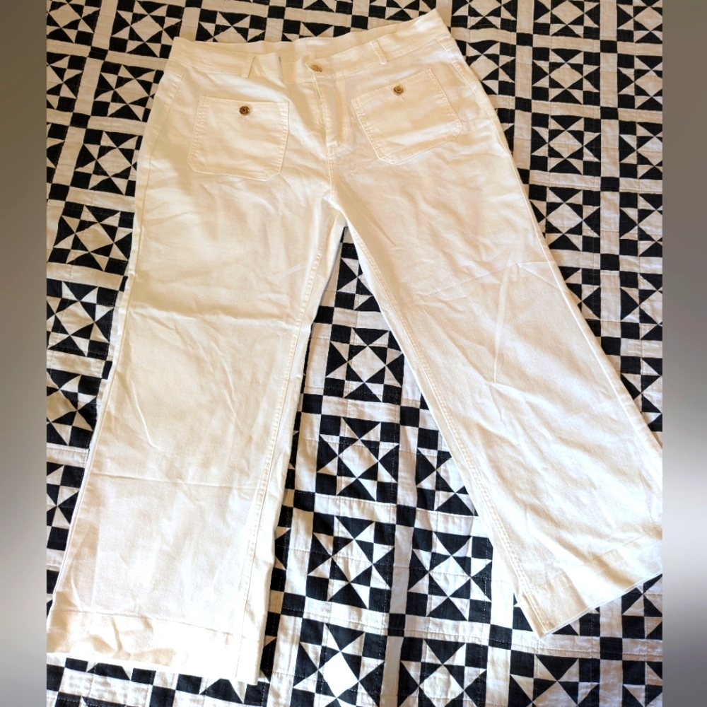 Wide leg lightweight patch pocket white jeans
